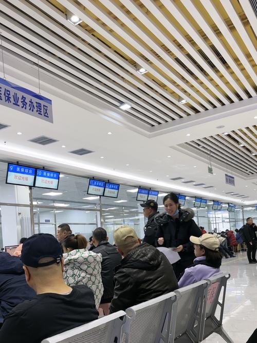 佑安医生套取别人的医保卡里面的钱应该向哪个部门举报呢？手把手教你正确维权渠道
